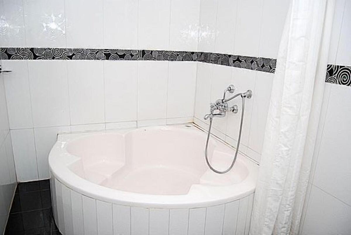 Ponmariresidency Hotel Ooty Bagian luar foto