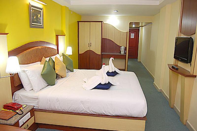 Ponmariresidency Hotel Ooty Bagian luar foto